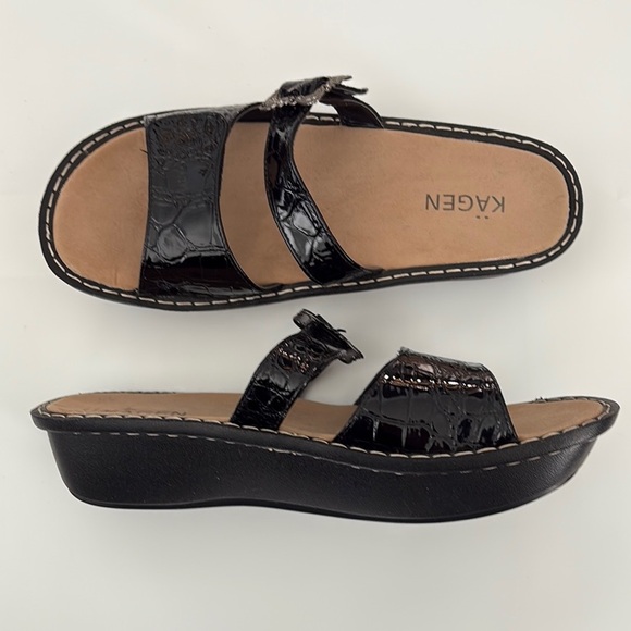 NWB- Kågen Black Croc-Embossed  Slip Resistant Slide Sandals (size 10) - Picture 7 of 12